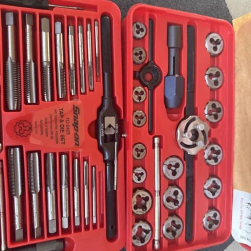 SNAP ON 41 PIECE SAE TAP & DIE SET – TD2425 – NEW Open Box