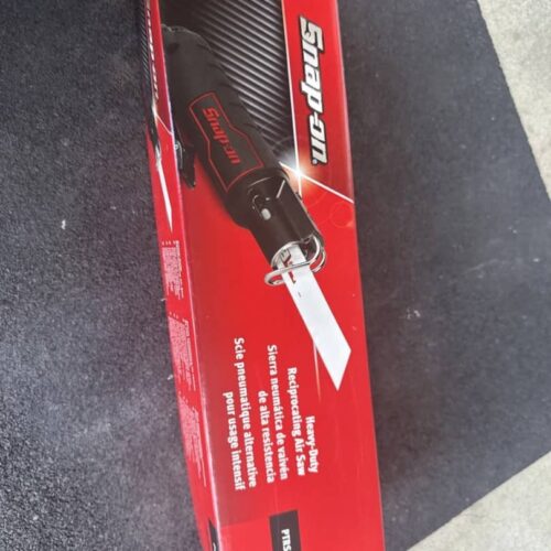 Snap On PTRS1000R Heavy Duty Reciprocating Air Saw In Red.