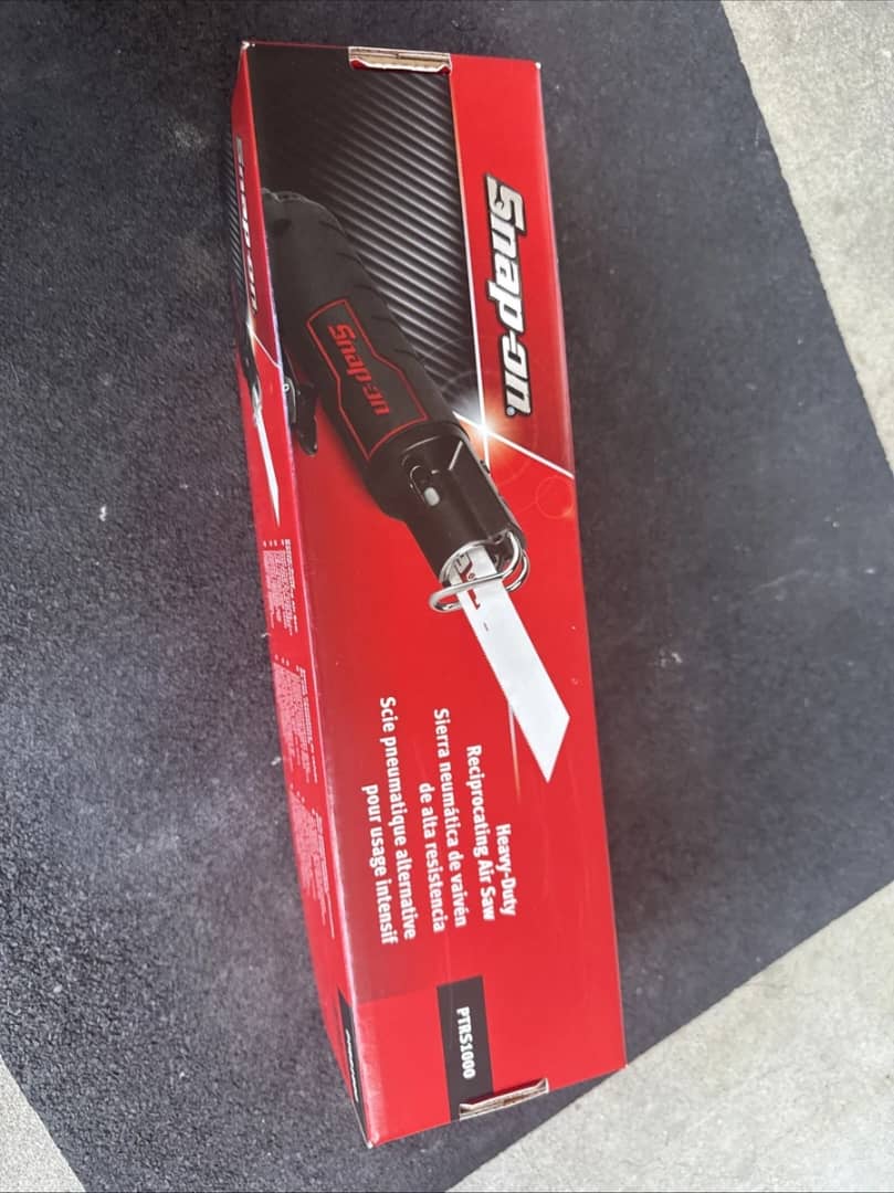 Snap On PTRS1000R Heavy Duty Reciprocating Air Saw In Red.