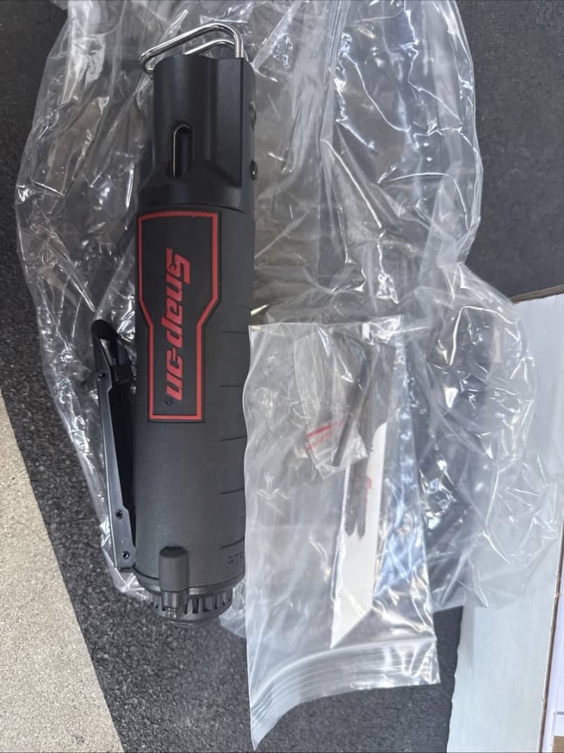 Snap On PTRS1000R Heavy Duty Reciprocating Air Saw In Red. - Image 5